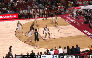 开云体育平台APP-厄鲁维聚集全球名人为赛季首秀助威