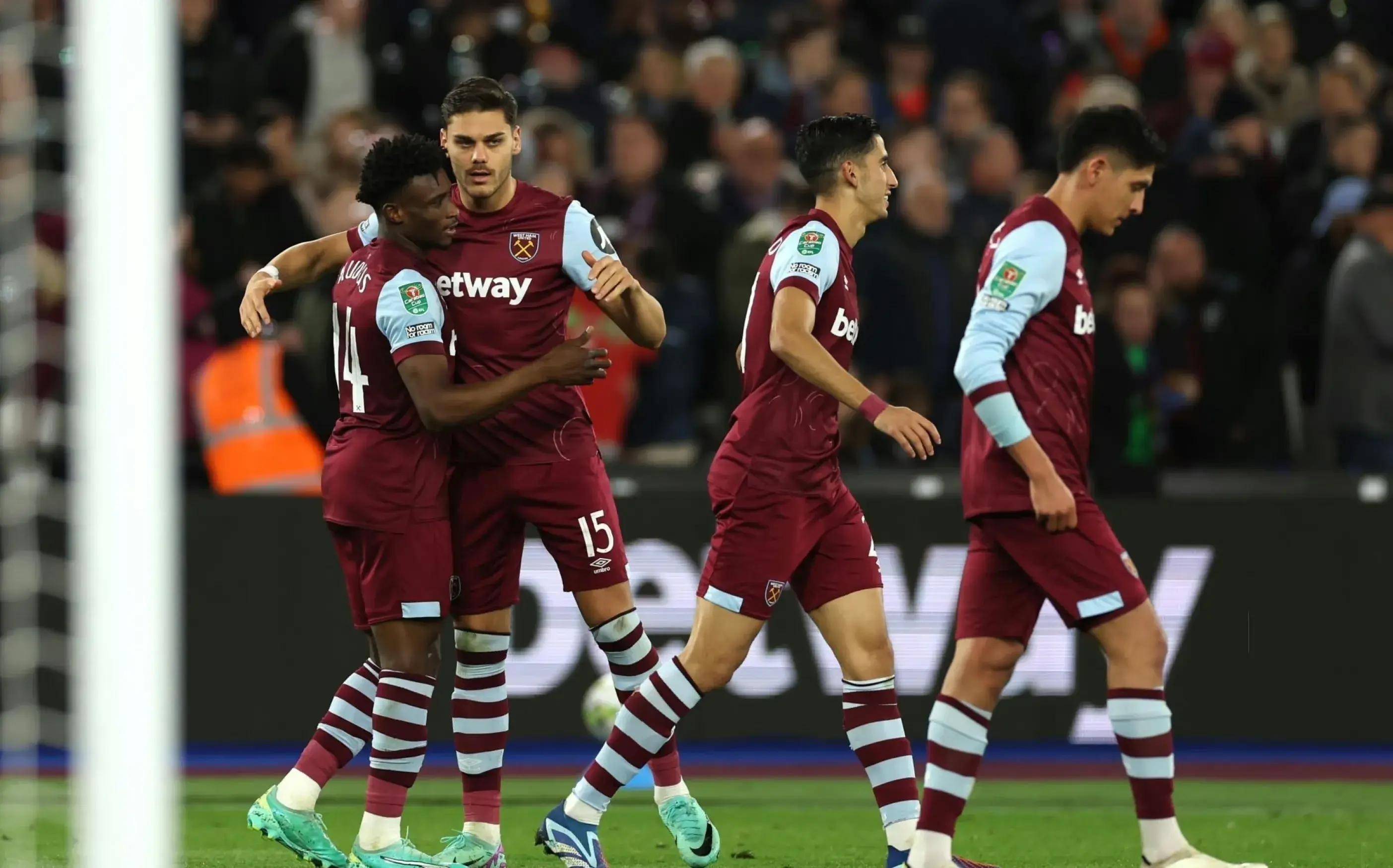 开云体育官网-包含阿森纳客场2:2战平诺维奇，克霍萨特梅开二度的词条