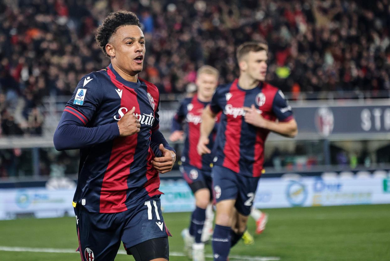 关于博洛尼亚前锋因伤离开赛场，球队阵容受损的信息