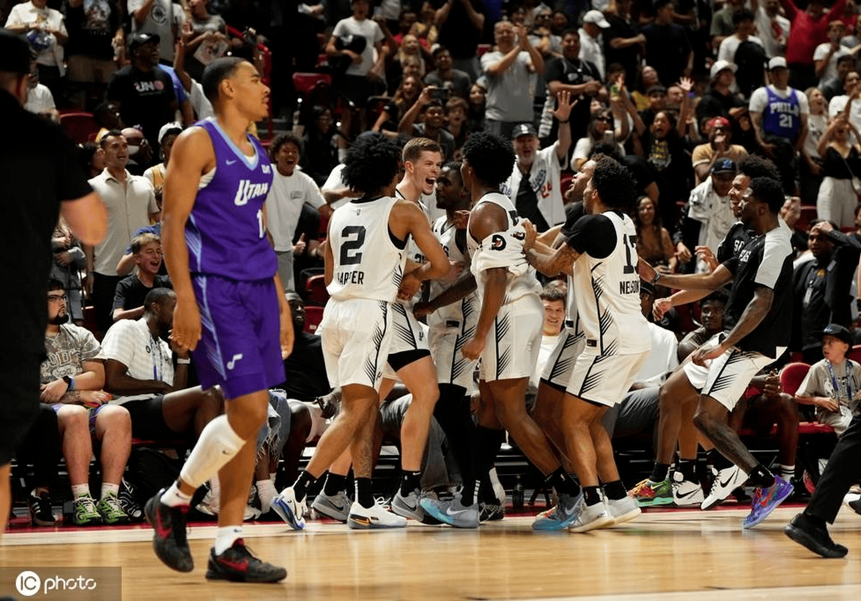 尼克斯实力抢眼,横扫爵士取得连胜的简单介绍 尼克斯实力抢眼,横扫爵士取得连胜的简单介绍