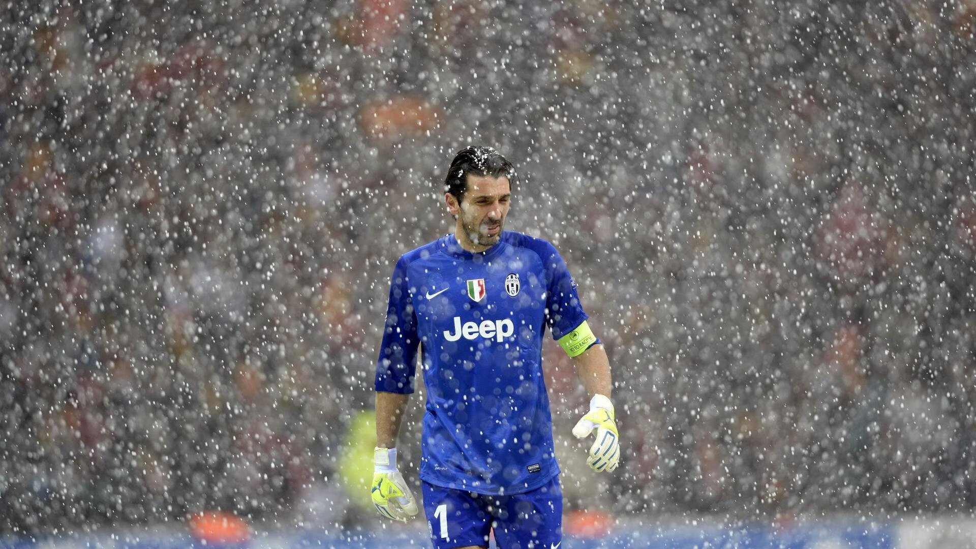 开云官网-欧联杯惊魂夜，比利亚雷亚尔淘汰芬兰劲旅，范戴克关键先生闪耀全场