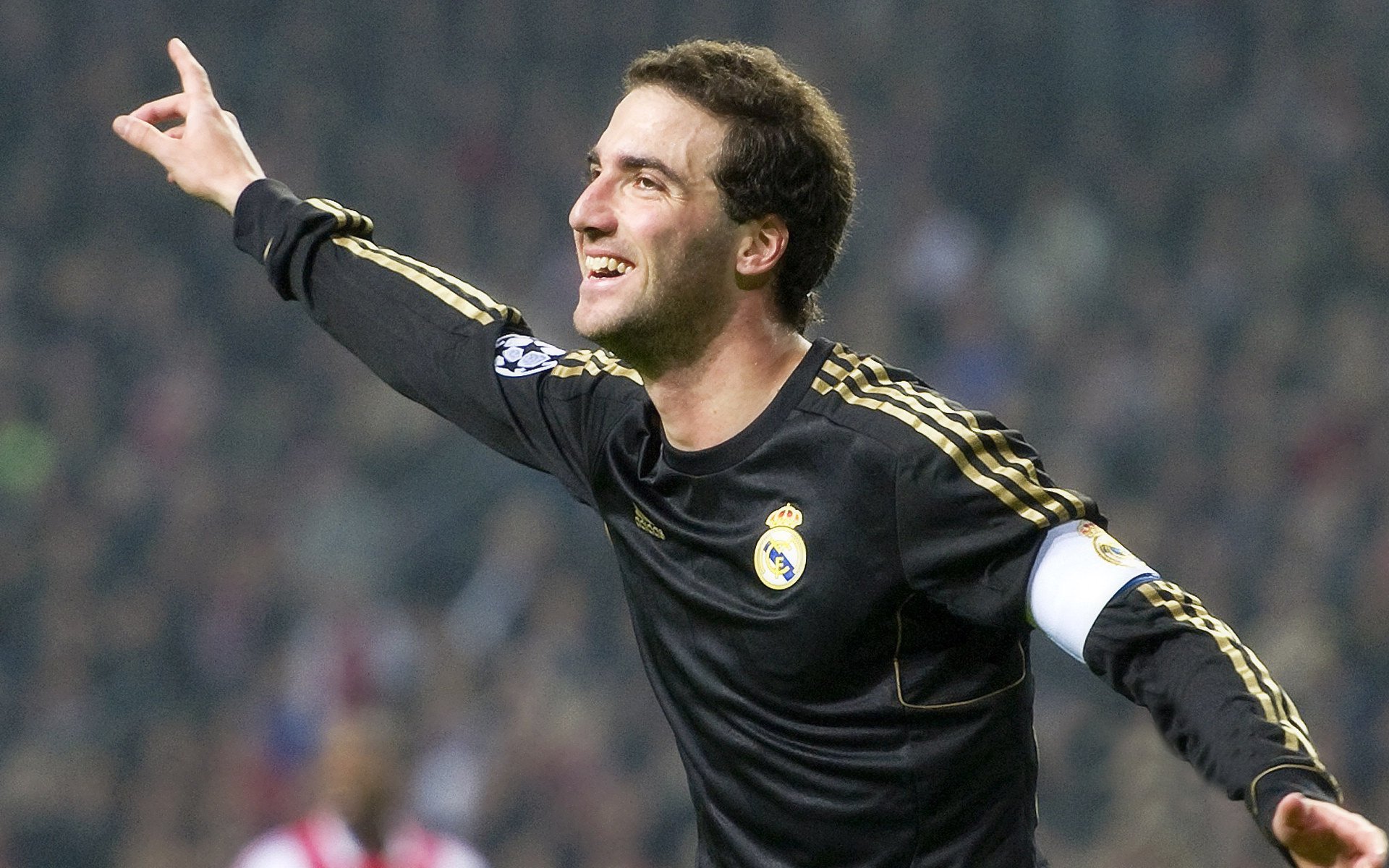 绝杀之夜，维尼修斯以肩为阶，里昂血性登圣